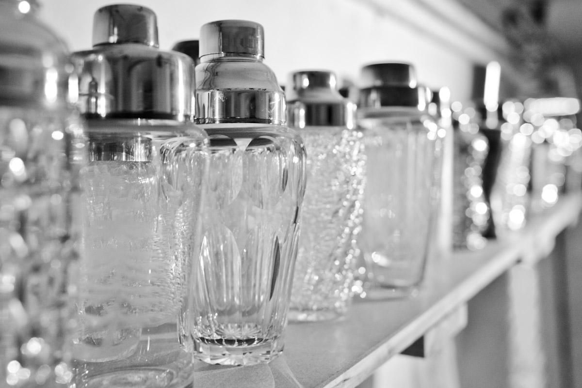 Glasshaker auf einem Regal
