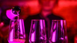 Nahaufnahme von Champagnergläsern in der IN-LIVE-Cocktailschule Frankfurt