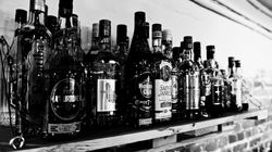 Rumflaschen auf der Bar